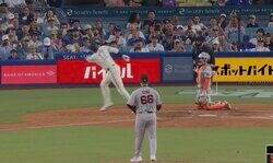 なんだ、ただの聖人か… 大谷翔平、“やりすぎな神対応”「どうした」「ビックリした」打席でのリアクションが話題に「実況大爆笑やん」