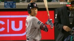 吉田正尚、今季初ヒットはライトへのツーベース 2年連続開幕ヒットで笑顔に白い歯がキラリと光る