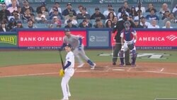 球場騒然！ 佐々木朗希、大ピンチで起きた“奇跡”「神すぎ」 味方野手がホームランキャッチの“超スーパープレー”「朗希のキャリア助けた」