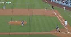 息できてるか…？ 大谷翔平、まさかのセーフティバントで“異変”が起きた…！ 相手投手のリアクションがヤバすぎると話題に「ショックだろうな」「さすがに可哀想」