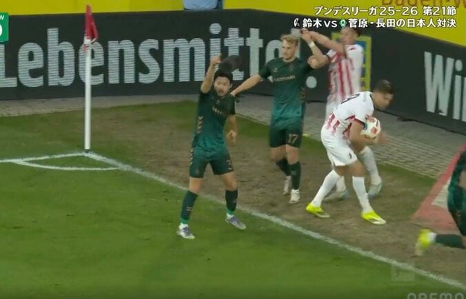 菅原由勢がブチギレ！ 判定に怒り爆発「アツいな」「めっちゃ叫んでる」相手選手が“時間稼ぎ”→ライン際で激しい攻防「気持ち入ってる」 4枚目