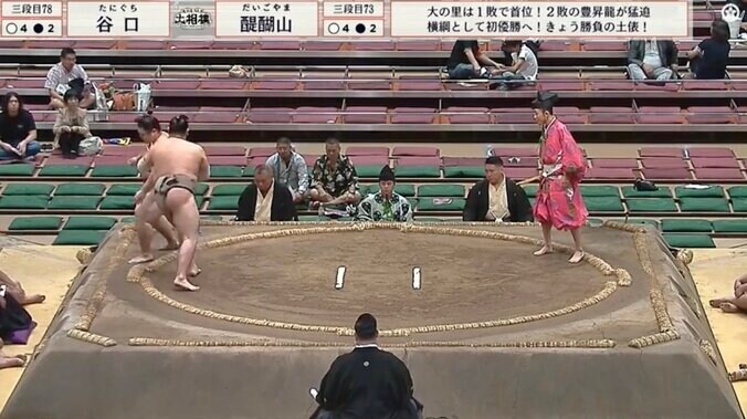 歓声に批判が相次いだ取組