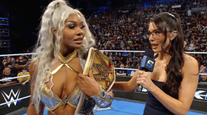 キャシーからマイクを強奪するジェイド