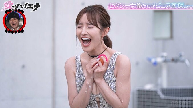 ギャル系セクシー女優、水着姿で水風船遊び 「恋人と会うのは2週間に1回でいい」恋愛観明かす  3枚目