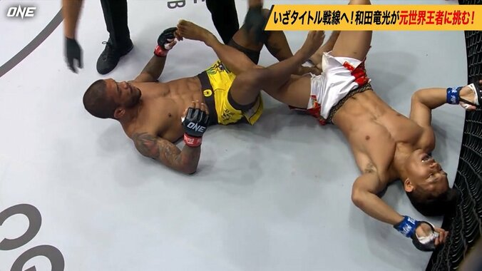 あらぬ方向に足が“ぐにゃり”の足関決着 「ヤバい角度」「ヒザが壊れる」 因縁対決はファン悲痛の衝撃結末 1枚目