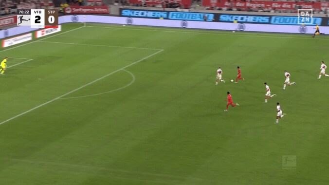 場内騒然！ 日本代表MF、高速フェイント→絶妙ノールックパスが話題「やっぱりセンスある」「よく見えてる」藤田譲瑠チマのアシスト未遂 5枚目