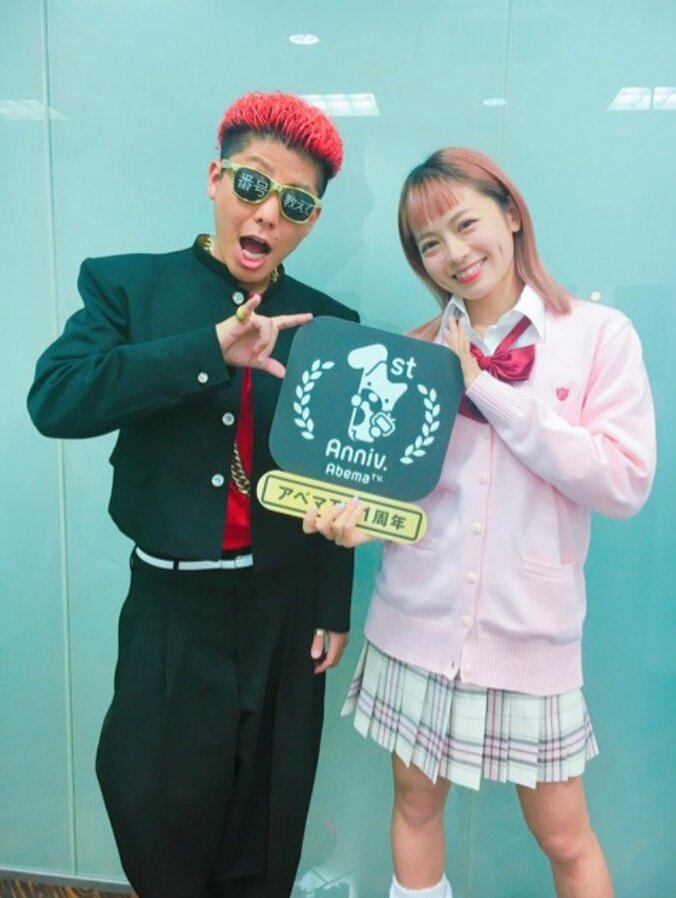 鈴木あや、制服姿を公開　渋谷のカリスマとの２ショットも 2枚目