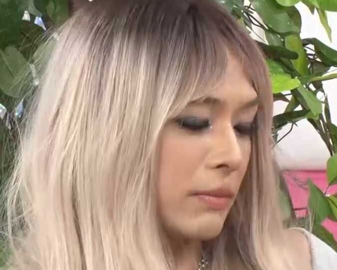 【写真・画像】美人すぎる！人気男性芸人が安室奈美恵を意識した南国風ギャルに変身！河合郁人も絶賛「鼻の形も綺麗！」　1枚目