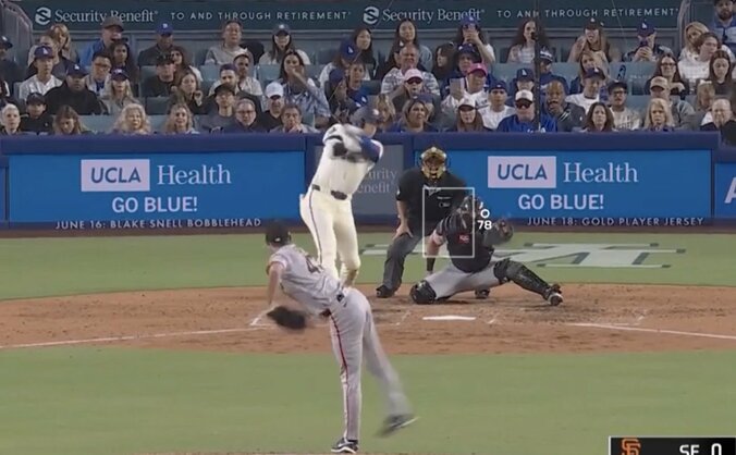 【写真・画像】投手が飛んだ…！ 大谷翔平、低弾道アーチで“異変”「そりゃビビる」被弾リアクションが話題に「笑うしかない」　1枚目