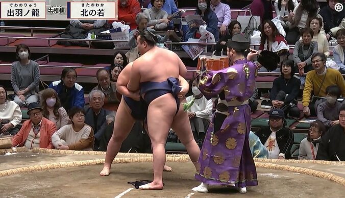 行司が取組を強制ストップ…実際の様子