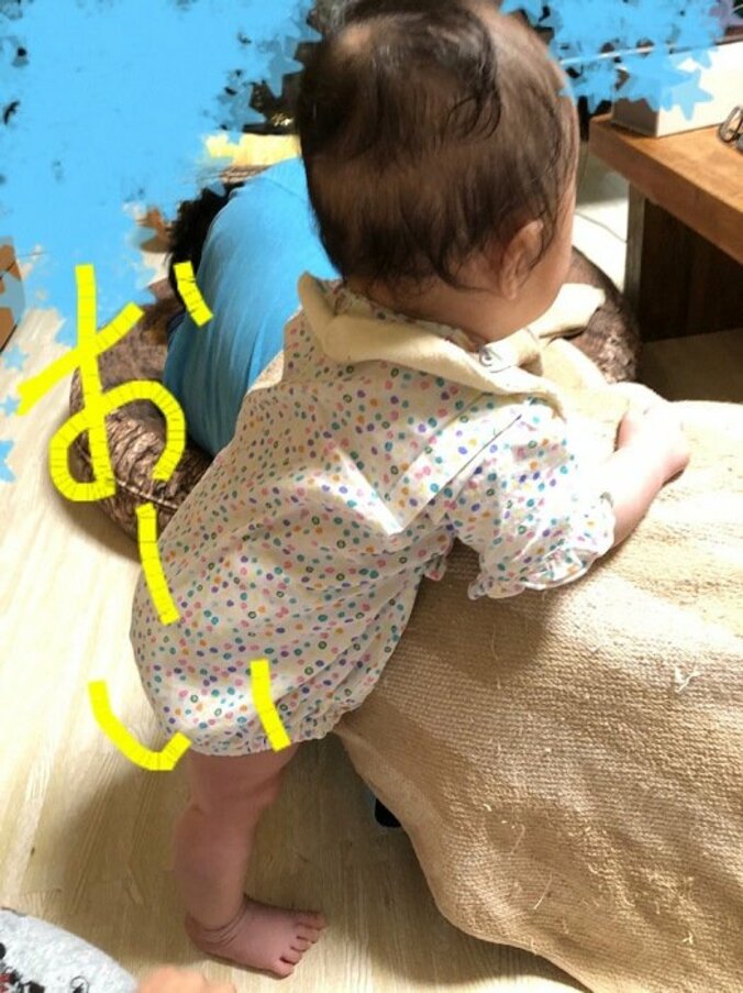 キンタロー。0歳娘の“立っち”写真の真相「一瞬を撮影しました」 1枚目