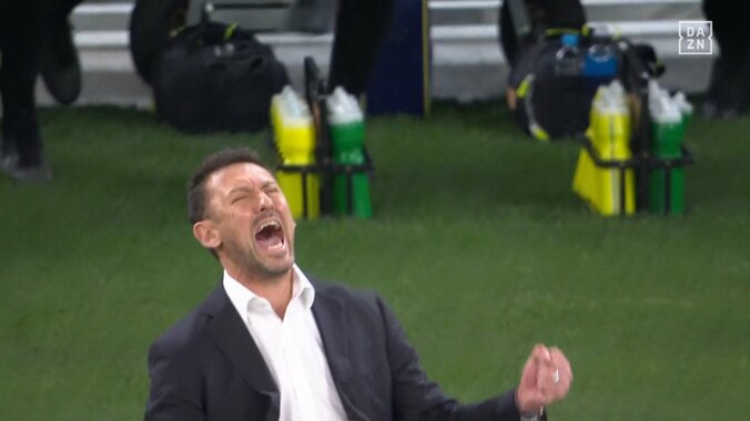 「やられたい放題やないか」「これは擁護できない」終了間際“悪夢の失点”に批判殺到！ターンで剥がされ失点関与のDFに「最善は尽くした」「今後のパフォーマンスで見返して」の声も 4枚目