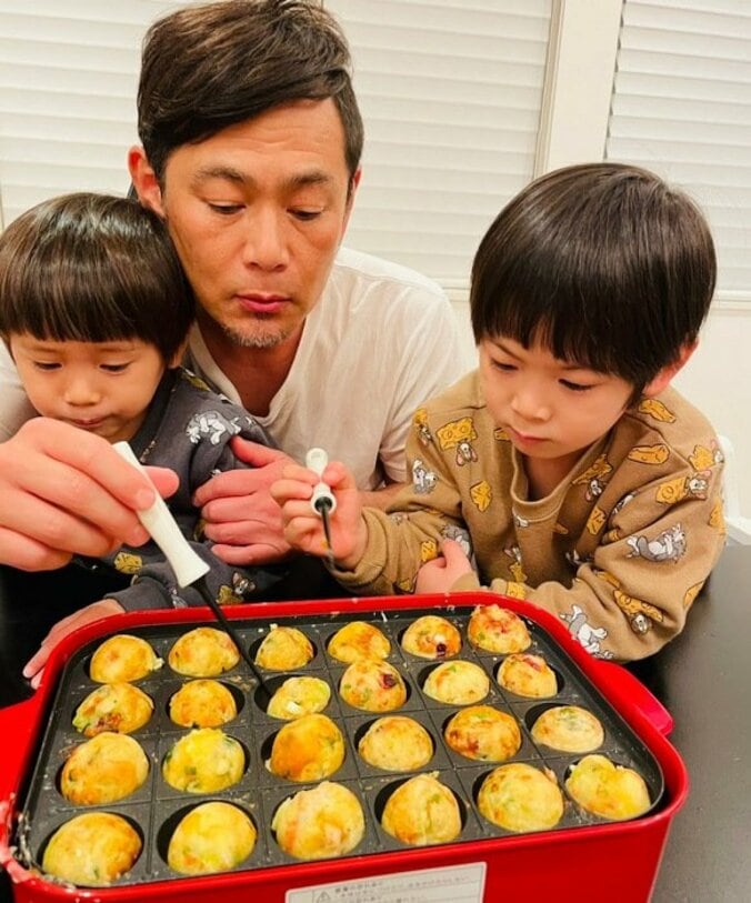 ココリコ遠藤の妻、たこ焼きパーティーで事件勃発「ママ反省、、、」 1枚目