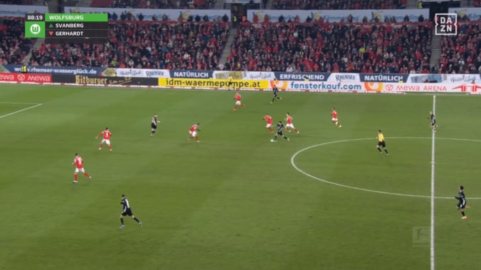 佐野海舟を抜き去る！20歳日本人FW、ブンデス初陣で“4人翻弄”のキレキレ突破「ドリブルも上手なのか」「可能性を感じる」塩貝健人にファン驚き 4枚目