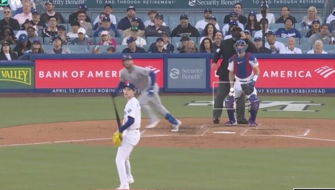 【写真・画像】めっちゃ楽しそう！ ドジャースボロ負けで“珍光景”「ヤバいw」 “ニセ山本由伸”がやりたい放題… ファン大爆笑「そして死球」「モノマネ大会」　1枚目