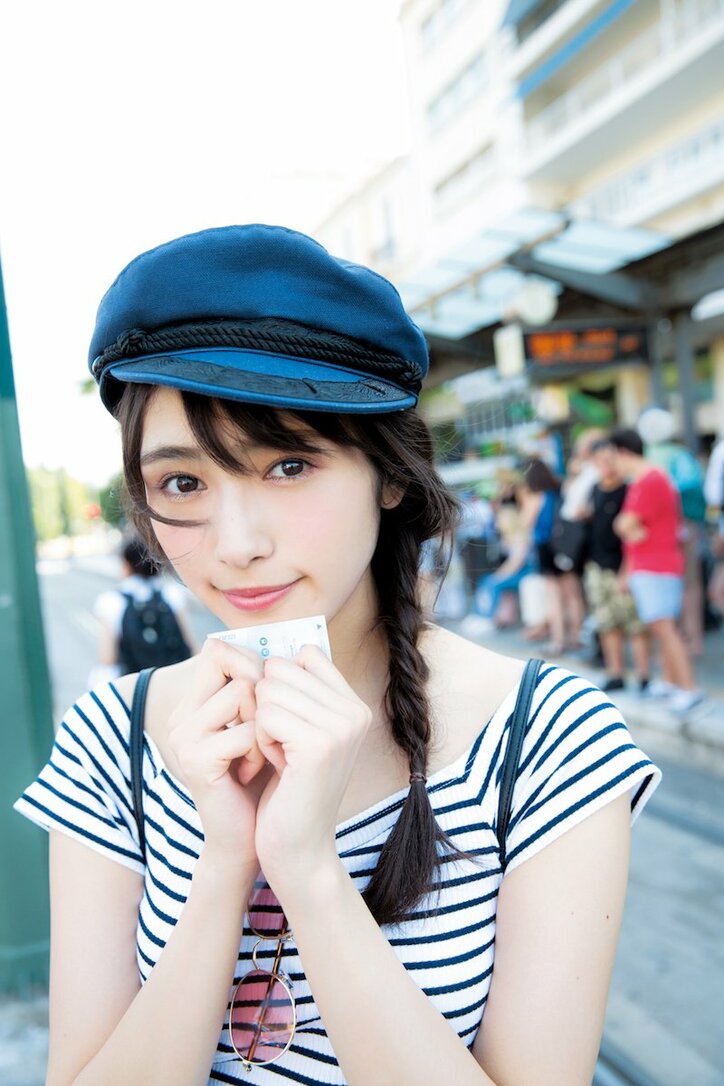 「白石麻衣は憧れの存在」欅坂46・渡辺梨加、水着姿も披露した初のソロ写真集は初版10万部