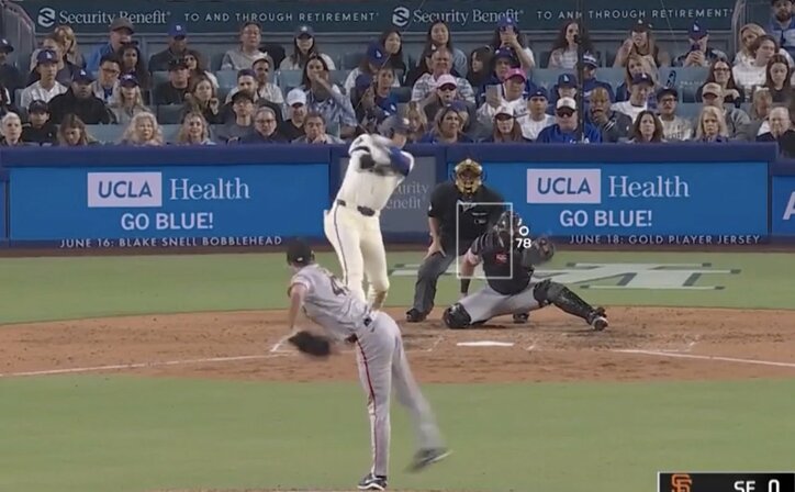 【写真・画像】投手が飛んだ…！ 大谷翔平、低弾道アーチで“異変”「そりゃビビる」被弾リアクションが話題に「笑うしかない」　1枚目