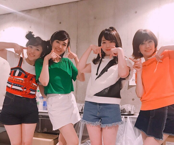 早見優 峯岸みなみ 松本伊代らとのミニスカ姿公開に さいこー 可愛い の声 話題 Abema Times