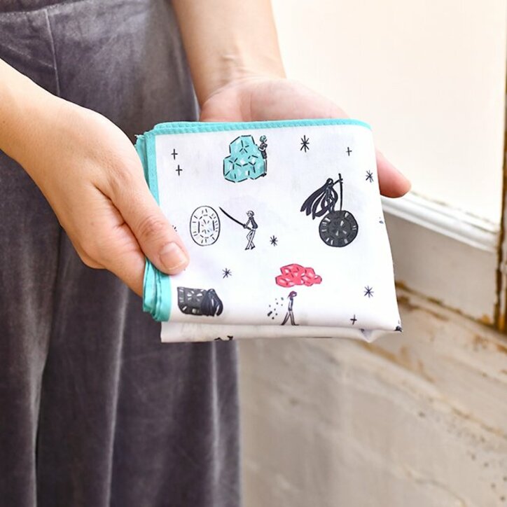 TVアニメ『宝石の国』イラストレーター鬼頭祈とのコラボグッズを発売 日本画の技法を活かした柄ワンピほか全5アイテムが登場