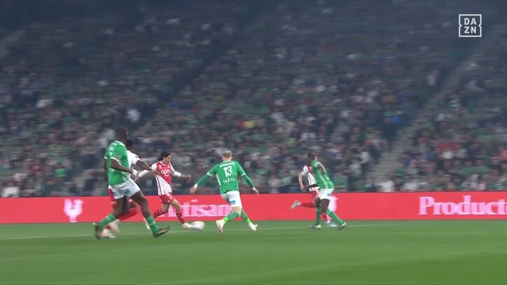 【映像】ドリブル独走→“タメ”の利いたラストパスの瞬間