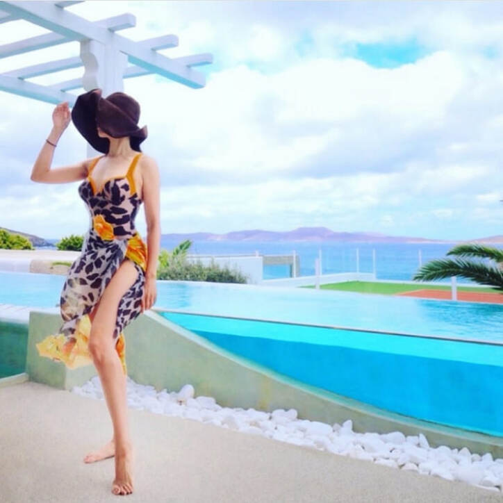 アンミカ、海外旅行を振り返り水着ショットを公開「また必ず行きたい」