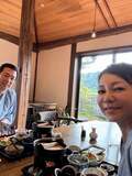 堀ちえみ、旅館で撮影した夫との2ショットを公開「島根県に戻って来たのだなぁ」 