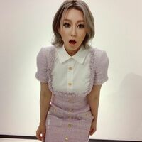 「可愛すぎ神ってる」「どんな服も似合う」上品なミニワンピを着こなす倖田來未に絶賛の声