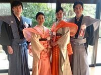 戸田恵梨香、『スカーレット』4ショットを公開「ほんと美しいです」「すごく綺麗」とファン絶賛