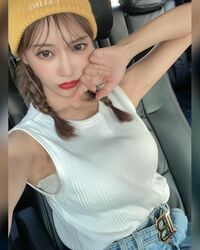 可愛い同乗者とドライブデート風！明日花キララの自撮りショットに反響「隣に乗りたい」「ボーイッシュ可愛い」