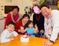 東尾理子、長女・青葉ちゃんが2歳を迎え家族集合ショット公開「たくさんの笑顔で溢れる2歳になるように」