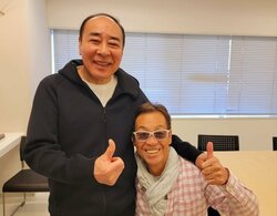 モト冬樹、チャリティーコンサートで共演した“ものまね四天王”との2ショット公開「彼のお客様を楽しませる能力はピカイチ」