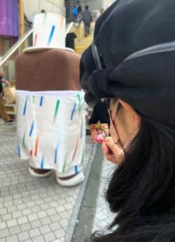 藤あや子、孫と外出して買い物へ「仕事を手伝ってくれる約束で」 