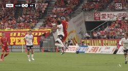 「納得できんな」2分間で2枚のイエローカード→痛恨退場にファン物議「ちょっと可哀想」競り合いでの顔面肘打ちに同情も