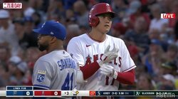 トラウト、ウォルシュ休養も大谷翔平が快投＆チーム初安打 「忙しすぎだろ」「大谷対ロイヤルズ？」