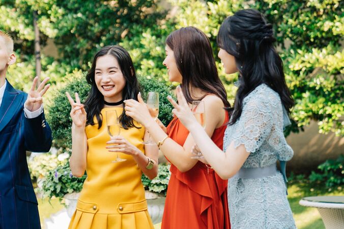 コミュ力爆発の美人モデル・なな、年上女性の魅力で初回から男子たちを虜に『オオカミちゃんとオオカミくん』第1話 4枚目