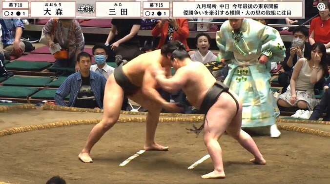 「何気に映ってるやん」大相撲、行司の背後に着物姿の美人女優が降臨 「お美しい」「早い時間から」驚きの声 2枚目