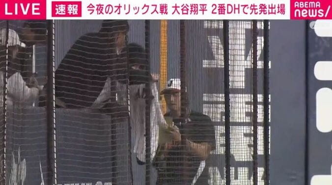 サインをする大谷翔平選手