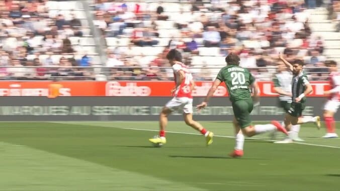 中村敬斗が「さすがの決定力」 5戦ぶり10得点目で感情爆発「今シーズンも2桁！」まるでストライカーな一撃にネット沸騰 2枚目