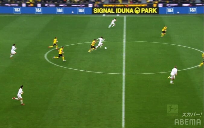 【写真・画像】スタジアム大歓声！ 堂安律の“鬼トランジション”を日本代表レジェンドが絶賛「一人だけ早い」爆速プレスバック→強靭デュエルで敵カウンターを潰した瞬間　1枚目