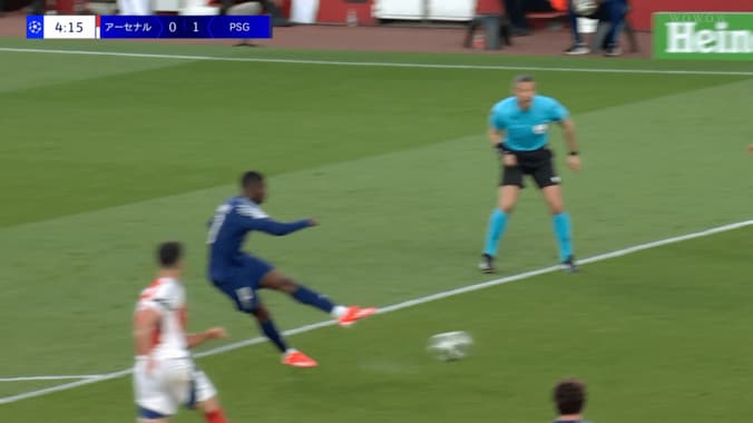 「信じられない…」PSG10番の“神業ボレー弾”に世界騒然！「なんてゴールだ」「ダイレクトでこれは上手すぎ」アーセナル守備陣を破壊した神コースの一撃【CL準決勝】 2枚目