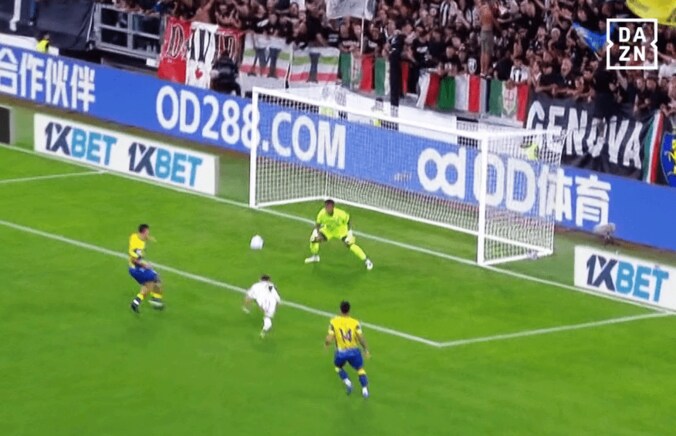 【写真・画像】「誘って回収！」佐野海舟の“超絶インターセプト”にファン大興奮！「反射神経やばい」「一級品だな」ブンデス開幕戦で圧巻守備　1枚目