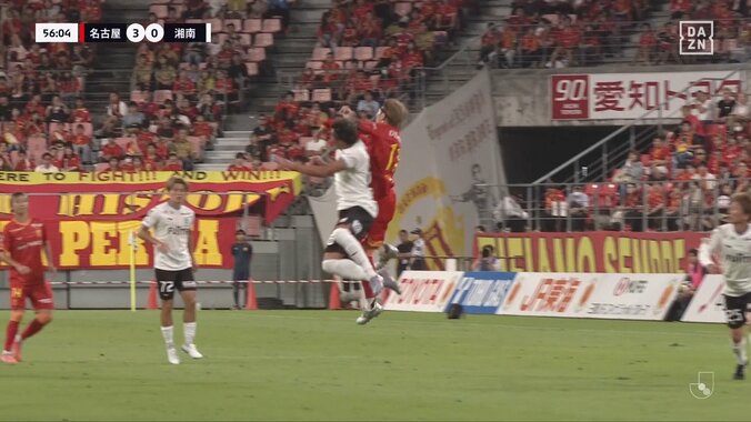 【映像】イエロー？競り合いでの顔面肘打ちの瞬間