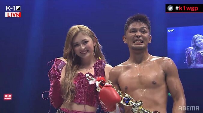 「キャ、なんで？！」ラウンドガール、想定外の“お姫様抱っこ”に驚き 「なんじゃそりゃw」視聴者からはツッコミ 2枚目