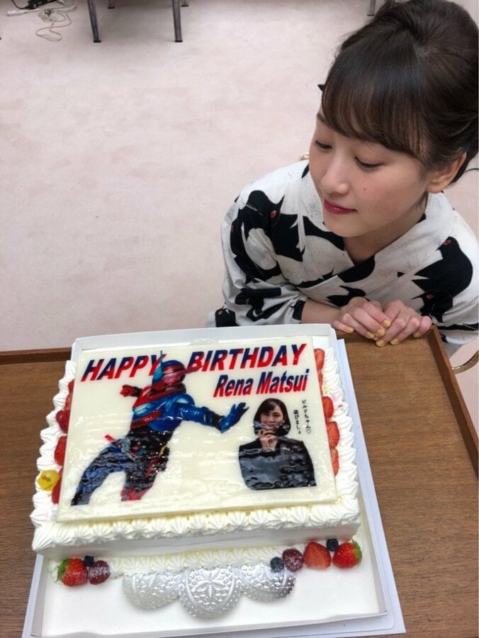 27歳の誕生日を迎えた松井玲奈、25歳の頃の写真と比較「大人になったかな？笑」 1枚目
