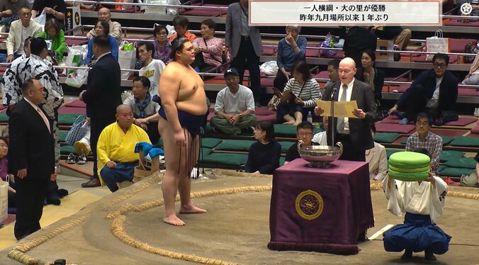 呼出・勝希の顔を覆い隠す大きさ