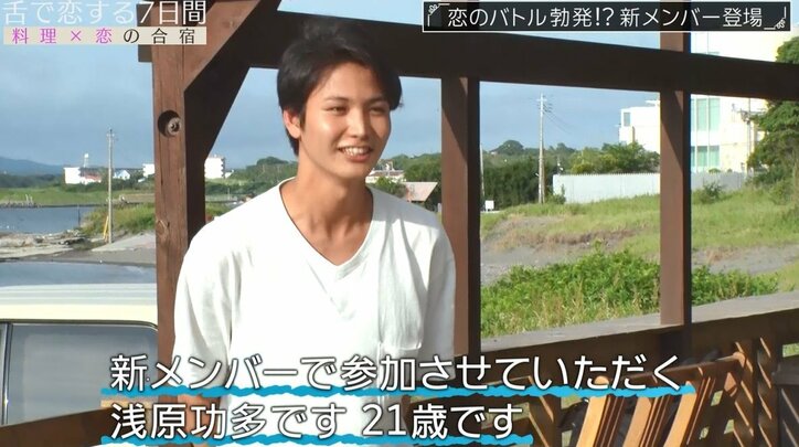 背後からぴったり密着して手を絡ませながら米研ぎ…積極的美女の料理作りにフット後藤「四捨五入したらもうSEX」