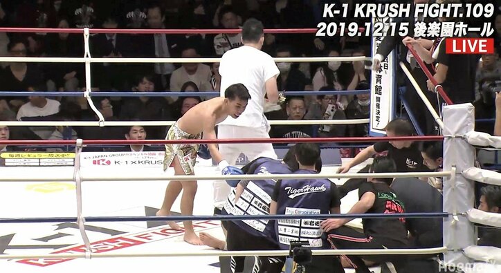 芸術的な後ろ回し蹴りで“失神”決着 「かかとが刺さった」「骨が折れたような音が…」と驚き・心配の声も