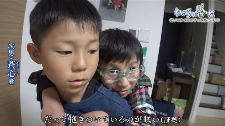 【写真・画像】5倍の速さで老化が進む「コケイン症候群」を抱える男の子 余命１年…家族の決断は 「わが子は誉れ」懸命に生きた16年の記録　6枚目
