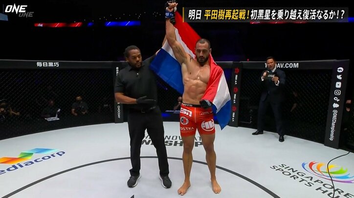 止めるのが遅い名物レフェリーに賛否「止めろ！」「やっぱり遅い」「このレフェリーだから面白くなった」の声