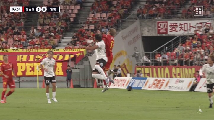 【映像】イエロー？競り合いでの顔面肘打ちの瞬間